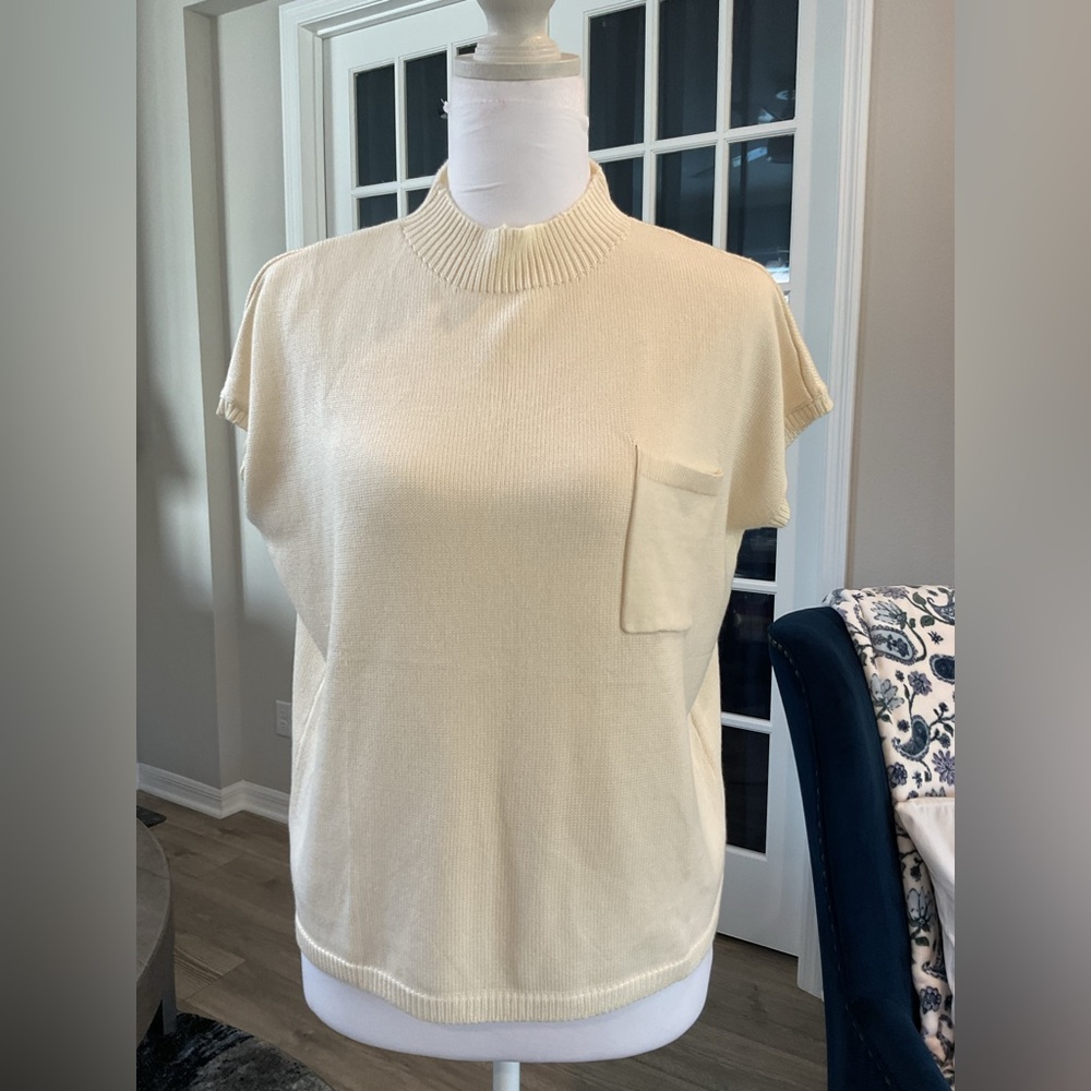 NWT Ekouaer Cream Mock Neck Sweater Vest Top - Short Sleeve w/ Pocket - M